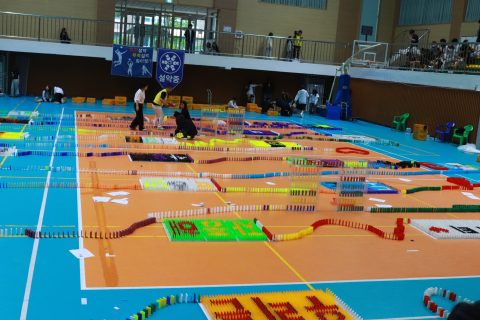 존중과 배려의 정신으로 함께 성장해 나가는 우리는 설악중학교 1학년 ! 도미노체험활동 사진 2