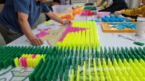 도미노게임을 통한 사회성 회복 및 협동심, 집중력 ,인내력, 성취감,소통활성화 ,자존감향상 등을 위한 공동체프로그램 사진 3