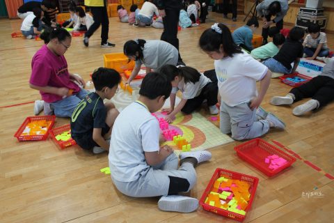 2025학년도 제103주년 어린이날 기념 협동 도미노 놀이               의성 금성초등학교 사진 3
